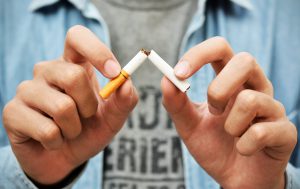 Dejar de fumar y seguro de salud