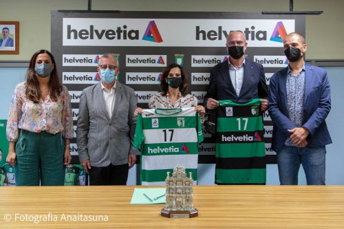 Helvetia Seguros y la S.C.D.R Anaitasuna renuevan su alianza de patrocinio, la más longeva del balonmano nacional, hasta 2024.