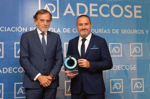 Fundación ADECOSE entrega su Premio Solidario a la Fundación Ambulancia del Deseo.