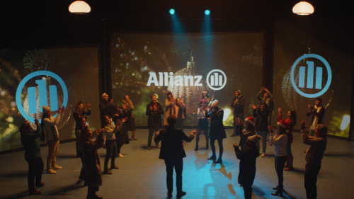 Los empleados de Allianz protagonizan la felicitación navideña de la compañía.