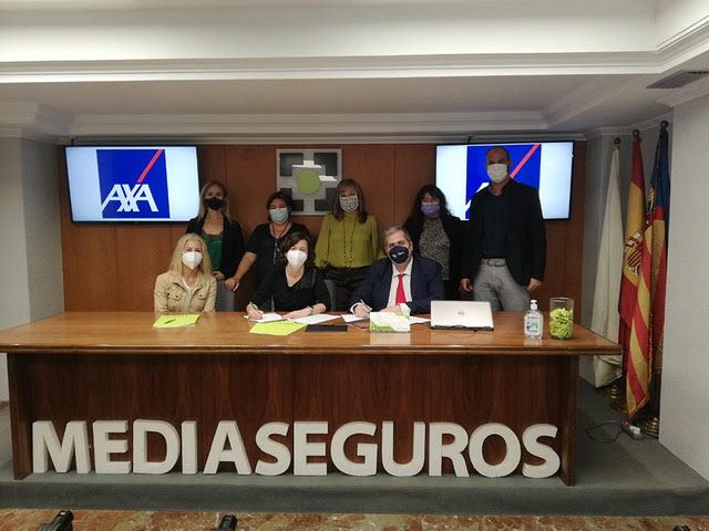 AXA y el Colegio de Alicante estrechan lazos con un nuevo protocolo de colaboración.