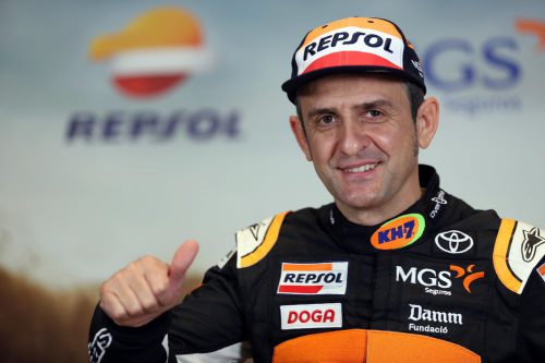 El piloto de MGS Seguros, Isidre Esteve, presenta el equipo para el Rally Dakar 2022.