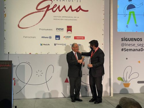 Lluís Ferrer recibe el Premio Gema a la trayectoria profesional.