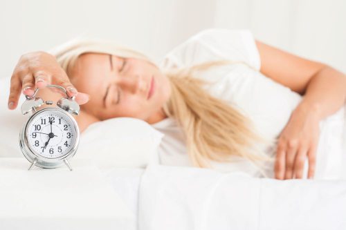Las mujeres necesitan dormir más que los hombres, entre 10 y 20 minutos.