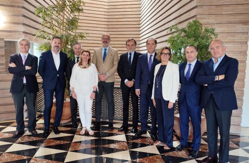 La Junta Directiva de ADECOSE celebra su reunión mensual en la sede social de Helvetia Seguros en Sevilla.