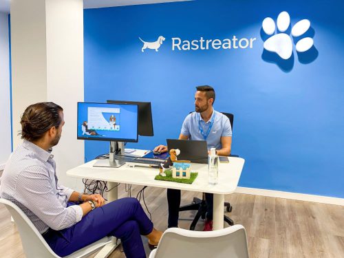 Rastreator abre su primera tienda física en su apuesta por ser una plataforma de ayuda multicanal.