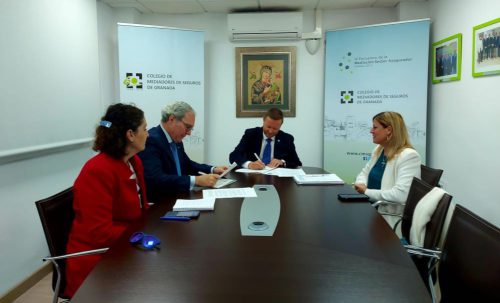 El Colegio de Granada y AXA Seguros firman un nuevo convenio que une a ambas entidades durante los próximos doce meses.