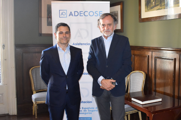 Hugo Serra se reúne con los socios Adecose