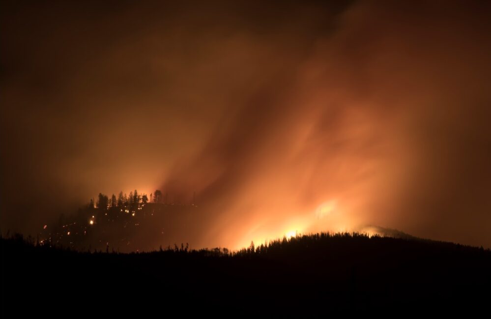 Allianz activa un protocolo para atender a los afectados por los incendios que asolan el territorio.