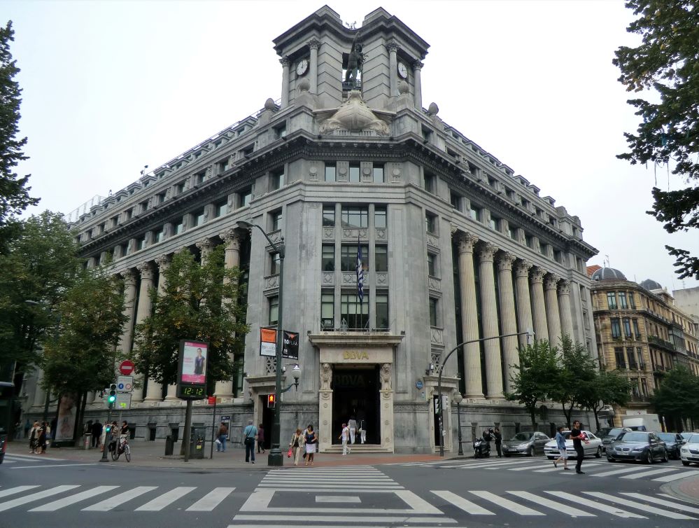 Mutualidad de la Abogacía vende la sede de BBVA en Bilbao por 150 millones de euros.