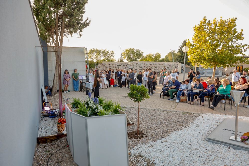 Grupo Albia conmemora, en el cementerio municipal de Parla, el primer aniversario de su espacio dedicado a las familias que sufren una pérdida gestacional, perinatal o neonatal.