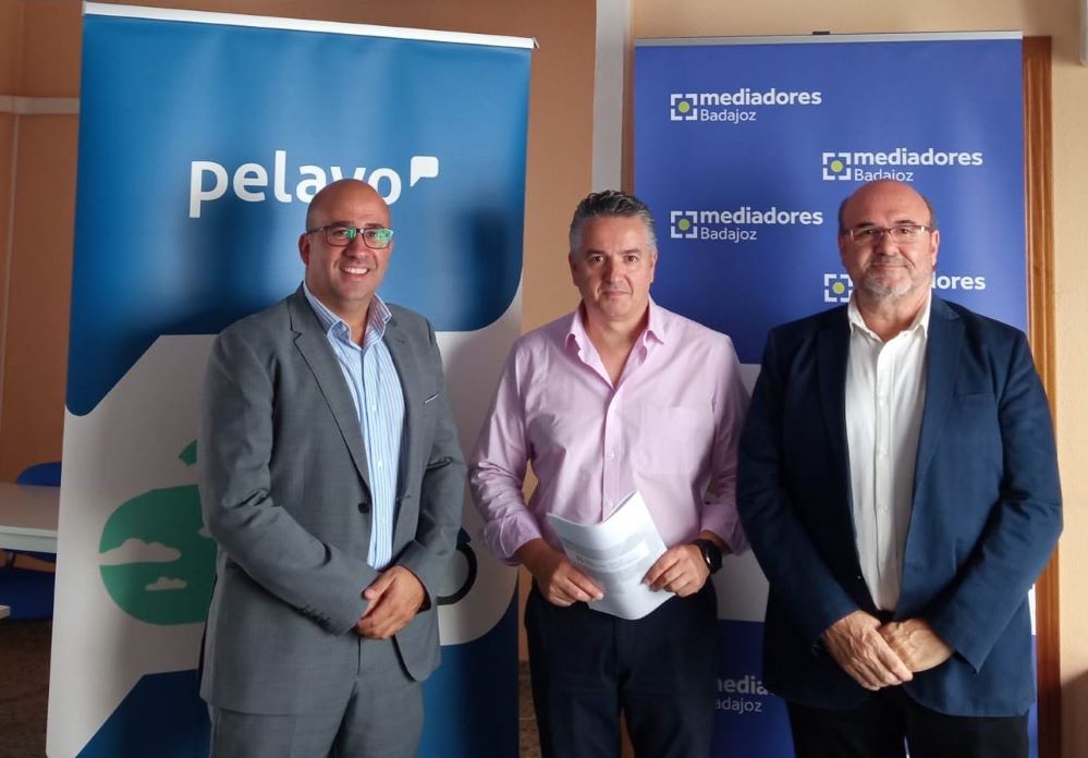 Pelayo Seguros renueva protocolo de colaboración con el Colegio de Badajoz.