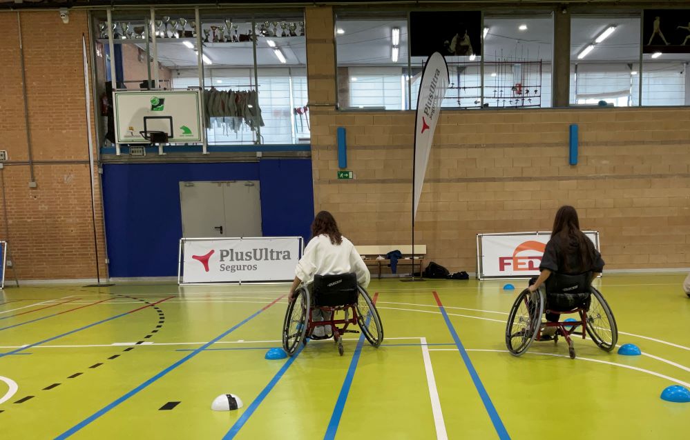 Plus Ultra Seguros muestra su apoyo a las personas con discapacidad física en el evento ‘Deporte sin adjetivos’.