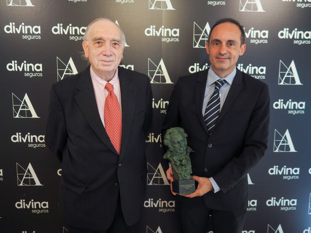 Armando Nieto, presidente de Divina Seguros, y Fernando Méndez-Leite, presidente de la Academia de Cine, han firmado el convenio.
