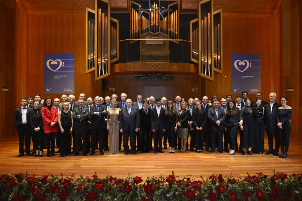 Miembros de los Consejos Rector y de Administración de ASISA, junto a la Camerata Fundación EDP de la Escuela Superior de Música Reina Sofía y otros invitados al Concierto de Navidad.
