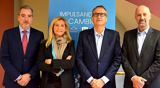Elena Jiménez de Andrade, presidenta del Colegio de Madrid, y Carlos Nadal, director de Negocio Asegurador de Iris Global, han sido los firmantes del convenio de colaboración.