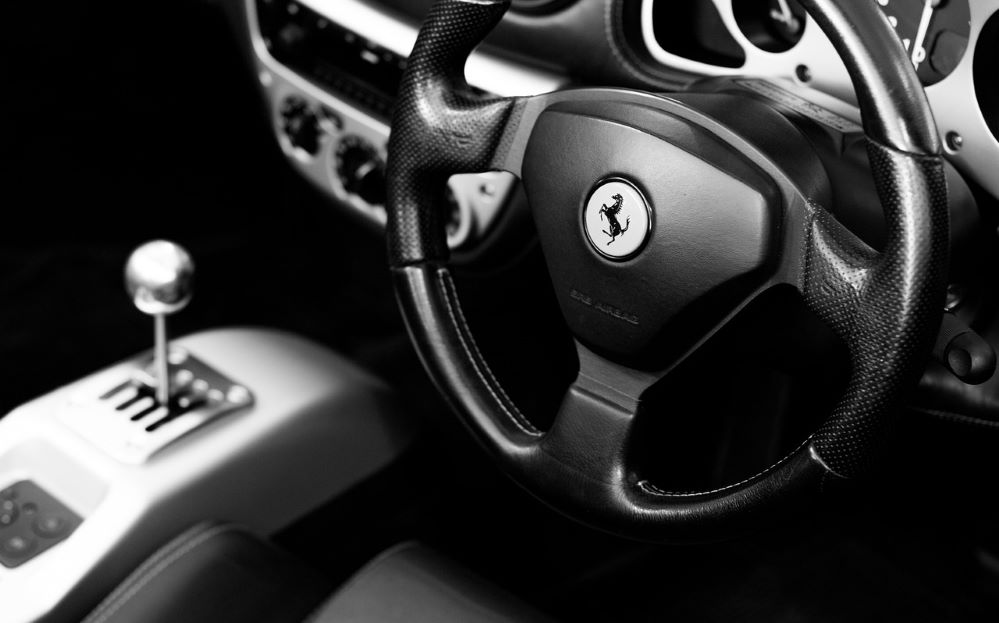 Piqué podría ahorrar más de 4.000 euros en el seguro si “cambia un Ferrari por un Twingo”.