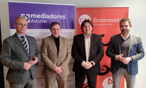 Los mediadores de seguros y los economistas asturianos firman un acuerdo de colaboración.