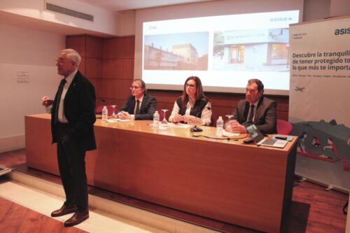 Los Colegios de Zaragoza y Teruel y Asisa debaten sobre seguros de salud