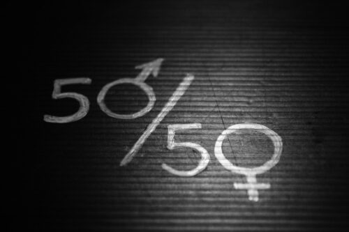El Grupo alkora reafirma su compromiso con la igualdad de género al firmar y registrar un Plan de Igualdad con una duración de cuatro años.