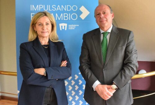 Elena Jiménez de Andrade, presidenta del Colegio de Madrid, y Lucio Corral, director Territorial Centro de FIATC, firmaron el nuevo acuerdo.