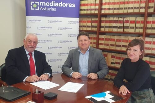 Mediadores Asturias y Auto Cristal Ralarsa renuevan su acuerdo de colaboración