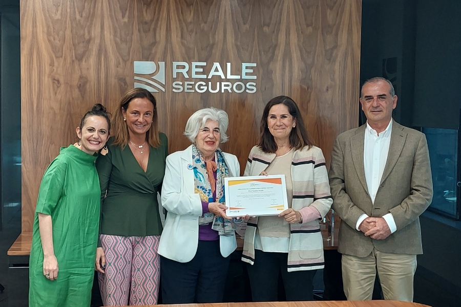 Reale Seguros recibe el reconocimiento de embajadora de la Casilla Empresa Solidaria