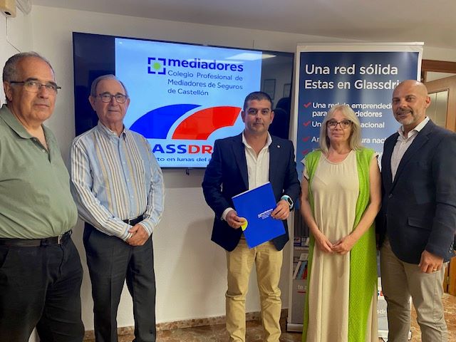 El Colegio de Castellón y Glassdrive firman por primera vez un protocolo de colaboración.