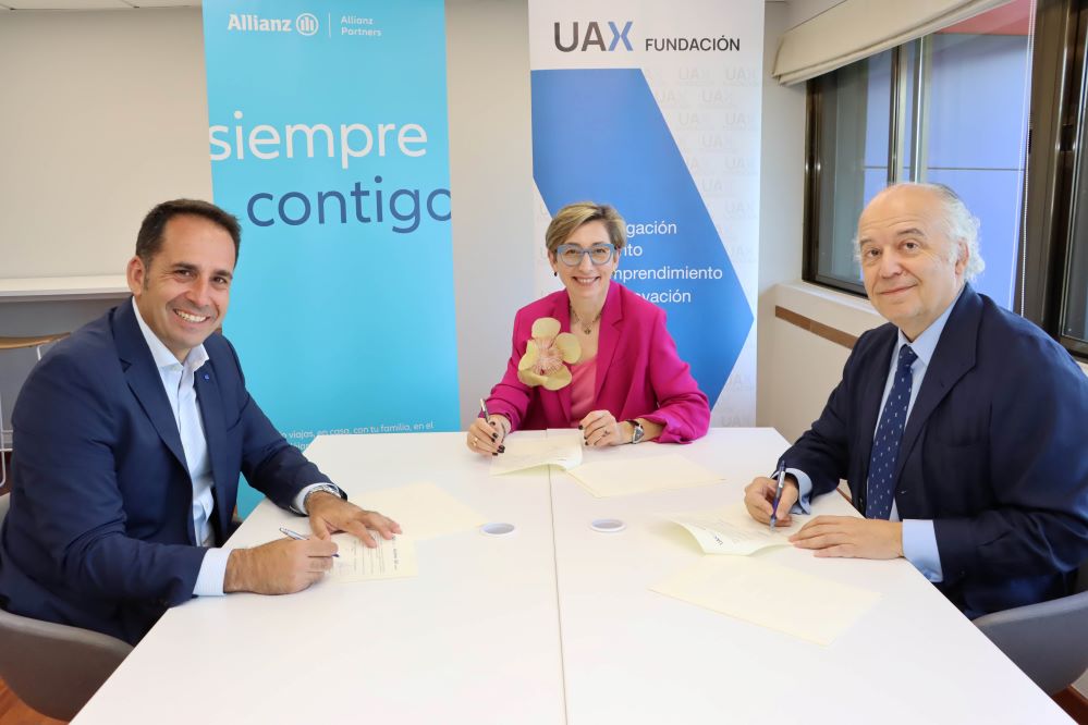 Allianz Partners y la universidad firman un acuerdo para fortalecer la conexión entre la educación y el mundo profesional.
