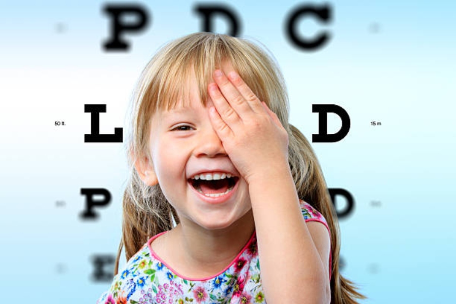 Sanitas tiene las claves para evitar la aparición de miopía en los niños