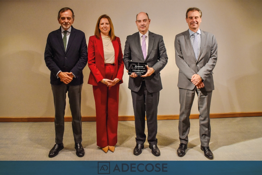 ADECOSE reconoce la labor de José Manuel Inchausti como vicepresidente de MAPFRE