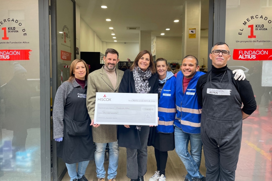 Hiscox entrega 3.060 euros a Fundación Altius gracias a su felicitación solidaria de Navidad