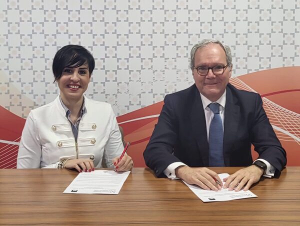 AXA y el Colegio de Almería extienden su acuerdo de colaboración