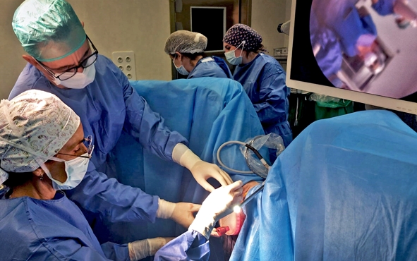 El Hospital Universitario Sanitas incorpora la técnica de cirugía vNOTES