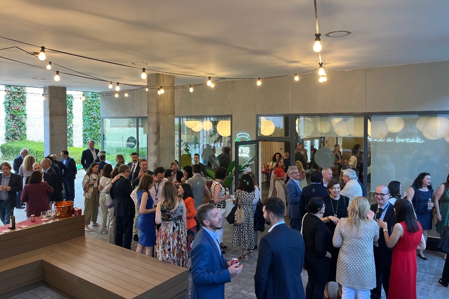 Iris Global celebra su tercer evento "Cheese and Wine"