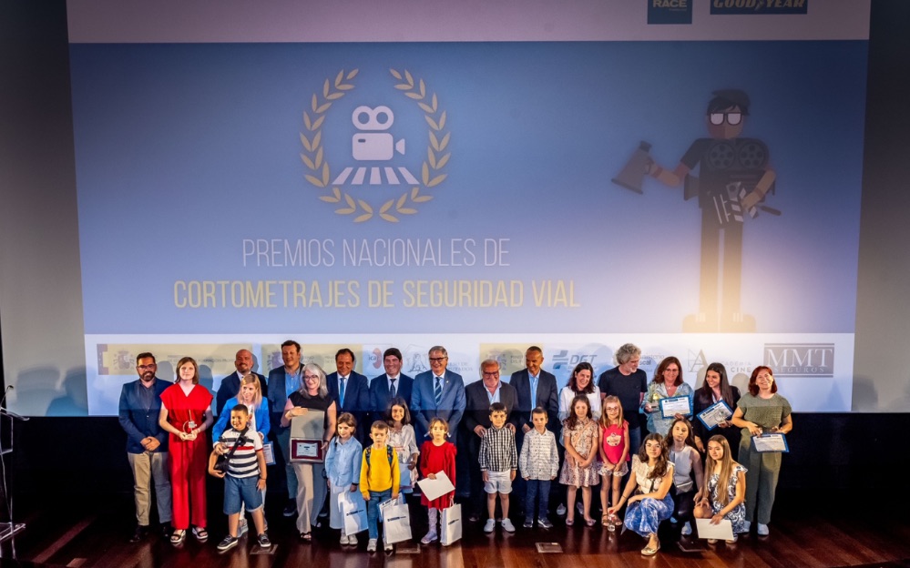MMT Seguros entrega el Premio Institucional en la XII Gala de Premios de Cortometrajes de Educación Vial.
