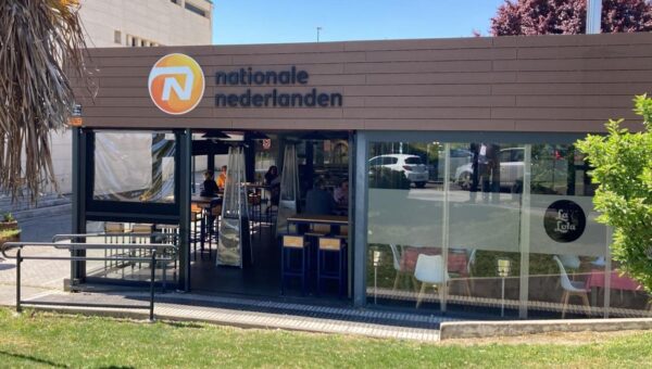Nationale-Nederlanden inaugura uno de sus Puntos Naranjas en un restaurante