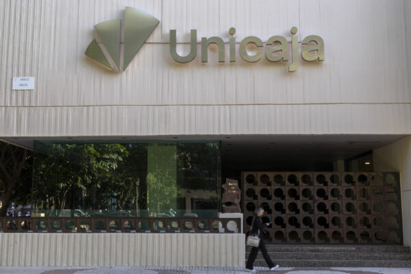 Unicaja ofrece hasta 400 euros por domiciliar la nómina o pensión