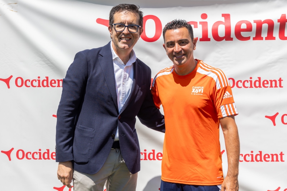 Occident renueva como patrocinador del Campus Xavi para impulsar la formación futbolística.