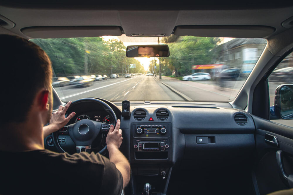 En agosto, muchos españoles escogerán el coche para desplazarse en vacaciones. Con estos consejos harán una conducción más eficiente.