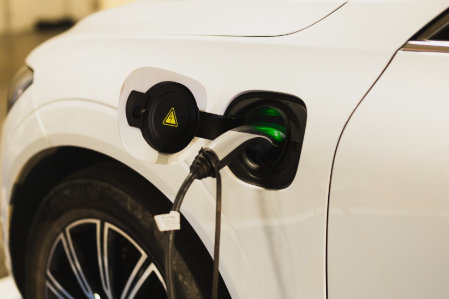 El coche eléctrico ahorra 28% en facturas mecánicas