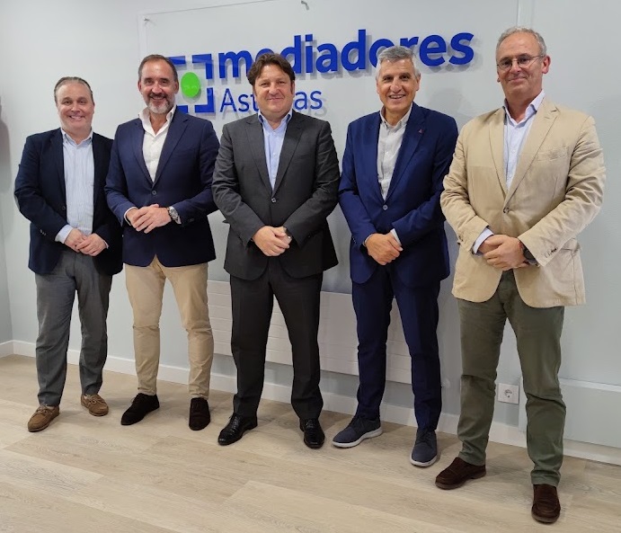 Mediadores Asturias y Helvetia Seguros renovaron su acuerdo de colaboración, fortaleciendo una relación iniciada en 2021.