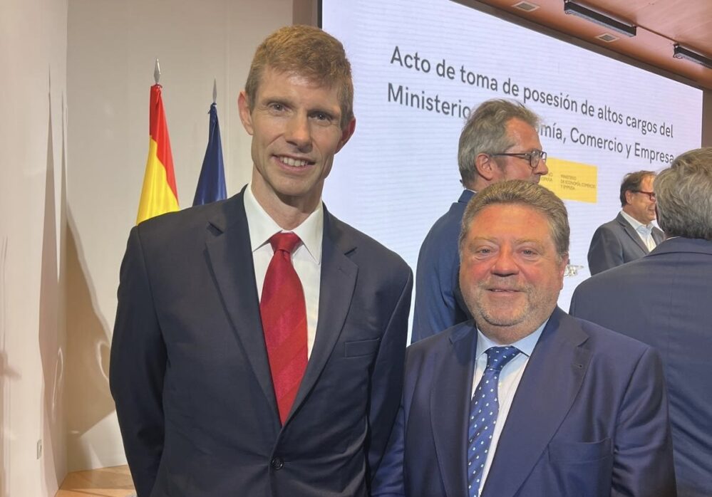 El presidente del Consejo General asistió a la ceremonia de toma de posesión de José Antonio de Pinto como nuevo Director General de Seguros.