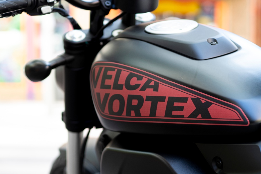 Velca presenta en el VEM su primera moto eléctrica tipo custom: la Vortex.