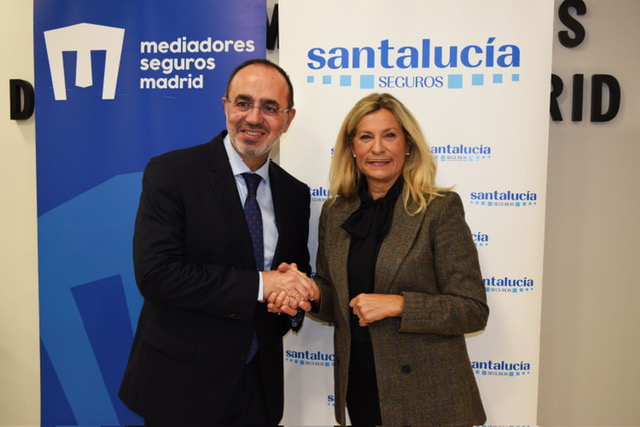 Andrés Romero, Consejero Director General de SANTALUCÍA y Elena Jiménez de Andrade, Presidenta del Colegio de Mediadores de Seguros de Madrid.