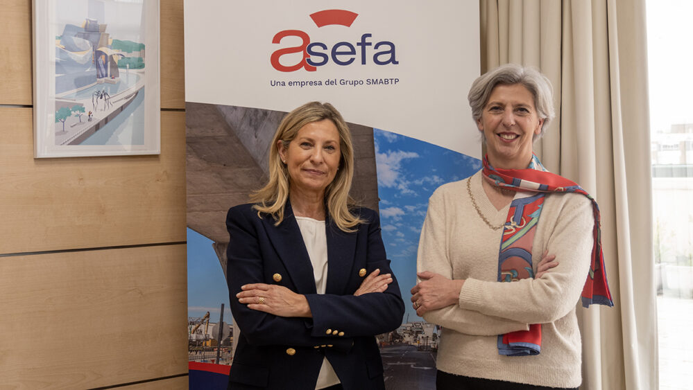 Elena JIménez de Andrade, presidenta del Colegio de Madrid, y Florence Cesmat, directora general de Asefa.