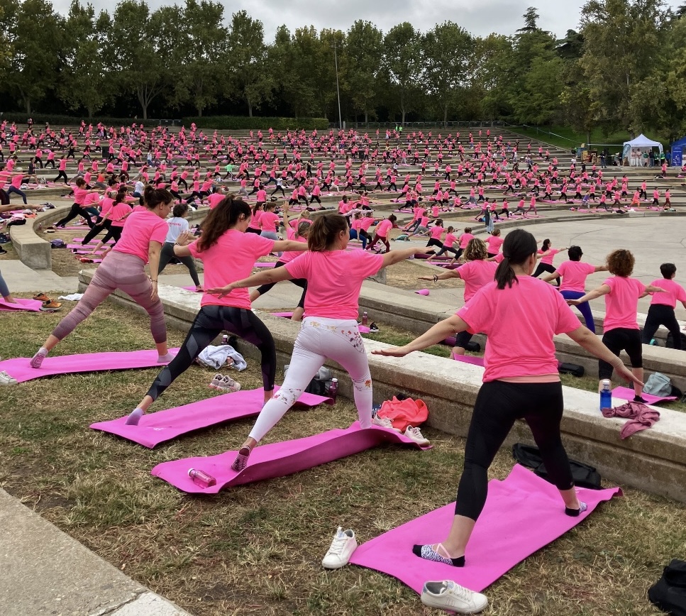 Allianz participó en la jornada de yoga solidario organizada por la Asociación Española Contra el Cáncer en el Auditorio del Parque Enrique Tierno Galván de Madrid.