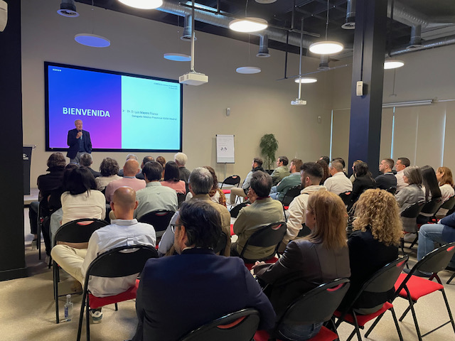 El Dr. Luis Mayero, consejero de ASISA-Lavinia y delegado en Madrid, dio la bienvenida a la jornada, que reunió a las 21 agencias locales de ASISA en Madrid con los responsables de la Delegación de ASISA en Madrid y el equipo comercial de la compañía.