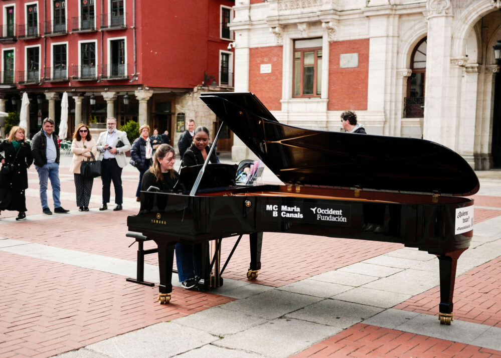 La iniciativa “Tu ciudad se llena de pianos” promueve la divulgación y la práctica universal de la música a través de la participación ciudadana.