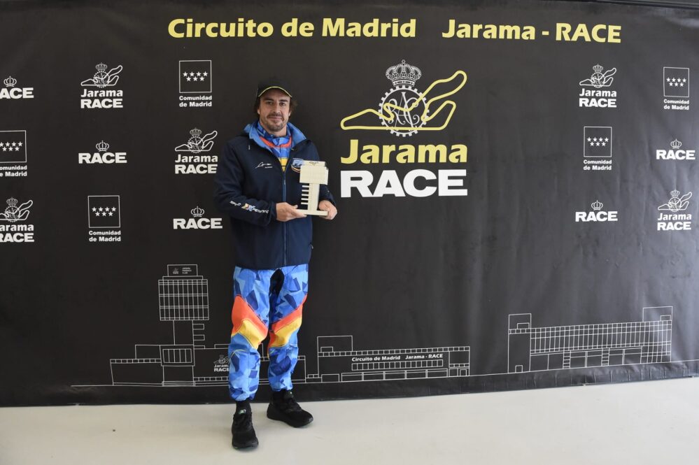 El piloto asturiano Fernando Alonso ha sido galardonado hoy con el Premio Circuito de Madrid Jarama-RACE.